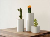 一组造型简洁的ECOEY混凝土大厦花器