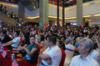 草原天籁乌兰托娅到红星美凯龙举办签售会 继续草原情怀