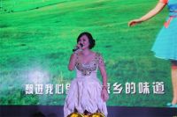 草原天籁乌兰托娅到红星美凯龙举办签售会 继续草原情怀