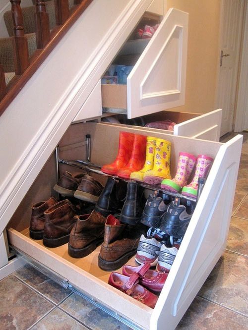 楼梯下也能放进鞋柜