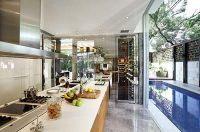 用水重地厨房要注意防潮