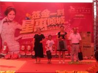 “我去年买了格莱斯超晶石,今天再来买全抛釉。”