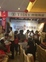 龙南特地慈善义卖  助山区学子圆上学梦