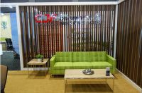 长江家具零释放甲醛办公家具亮相上海国际家具展