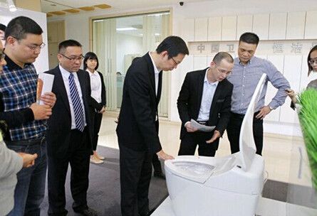 2015年3月27日，吴晓波先生赴恒洁卫浴鉴证中国智能卫浴品质。