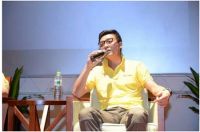 路向前方 我们携手同行