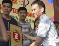 艺术瓷砖节人气持续走旺，正版正货授牌仪式表彰诚信
