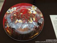 习近平在白金汉宫女王画廊看了什么展品？