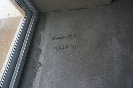 玻璃窗外框未封胶
