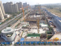 旋转回廊引导参观者上上下下体验室内外展示空间