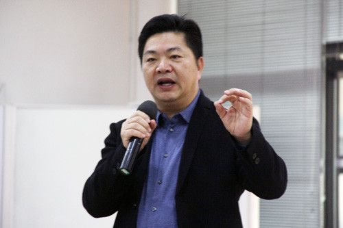 深家协会长、左右家私总裁黄华坤发言