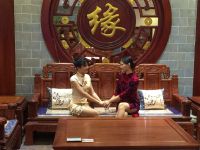 有家如此，夫复何求！ 旗袍美女与红木家具的组合竟如此惊艳