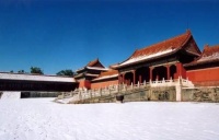 【屋面上的中国】白雪红墙与瓦面，一夜梦回千年前！