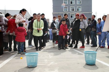 投球：中还是不中？