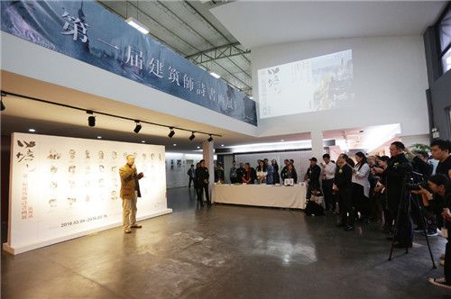 华阳国际设计集团总建筑师唐志华分享了此次画展的由来，欢迎更多优秀的、热爱绘画的建筑师朋友加入这个“大班级”。他还对来自深圳的建筑师朋友们一一作介绍。