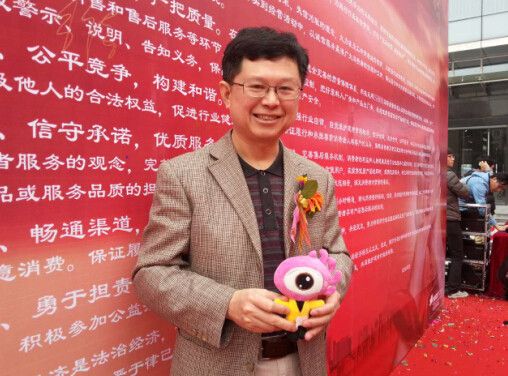 广东省陶瓷协会会长陈环接受新浪家居记者采访