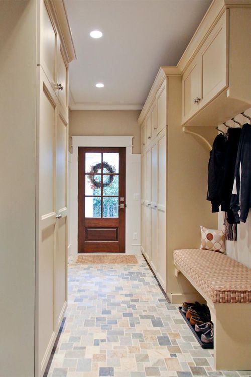 玄关柜“兼职”衣帽间设计 给卧室省点儿空间