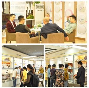 （上图：品上照明国内营销事业部总经理刘杰（左一）与经销商交流；下图：经销商参观品上照明四川旗舰店）