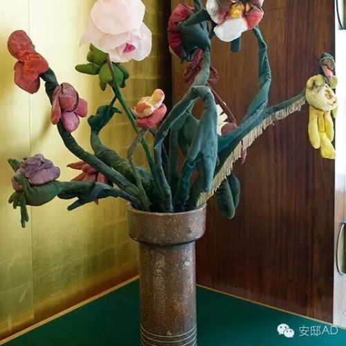 “黄金屋”里的软花雕塑由Peter Blake的前妻Jann Haworth用布艺拉链制成。