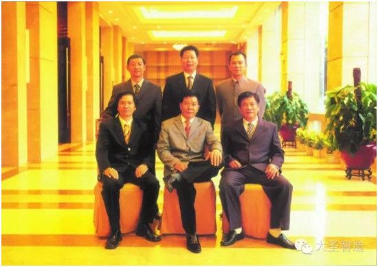   90年代末联邦6位创始人的集团合影