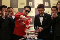 易百集团旗下斑装修签约陈浩民 成国内首家明星代言装修公司