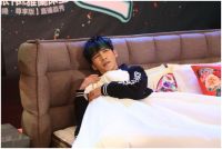 看雅蘭与大张伟 如何玩转史上最魔性的一场直播