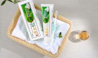 想要清新口气，用爱思兰冰花盐盐白去渍牙膏