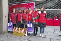 情暖雷锋日，红蚂蚁装饰走进孤寡老人家送温暖
