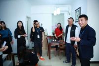 橙家高管团现身小区做售后回访，为产品升级做调研