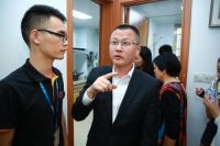 橙家高管团现身小区做售后回访，为产品升级做调研