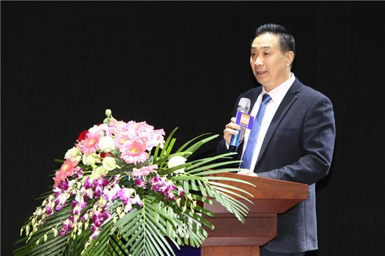 中国机械冶金建材工会副主席刘建新