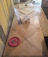 贴砖到底是地压墙？还是墙压地？老师傅一席话，瞬间感觉上当受骗