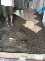 贴砖到底是地压墙？还是墙压地？老师傅一席话，瞬间感觉上当受骗