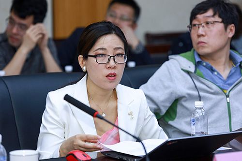   中国质量检验协会水环境工程技术与装备专业委员会常务副秘书长，青岛中质脱盐质量检测有限公司总经理苑萍