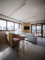 42平米小公寓 仅用一块木板也能分隔功能区？