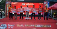 咸宁一商场前被围得水泄不通，因为…