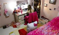 95后网红主播闺房曝光 表面光鲜原来家里长这样