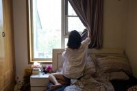 95后网红主播闺房曝光 表面光鲜原来家里长这样