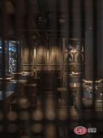 郝宇作品|“旧”饰网红 坐在玻璃罩里吃火锅