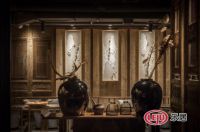 郝宇作品|“旧”饰网红 坐在玻璃罩里吃火锅