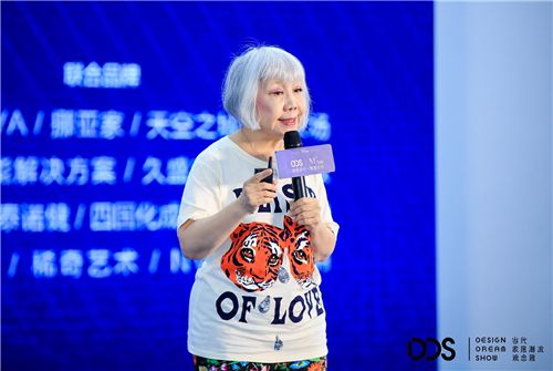 艺评家、华人第一位女性策展人、“动漫美学（Animamix）”理论及双年展的创建者 陆蓉之