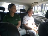 仅仅一扇木门，所有的客户都成了她的朋友！