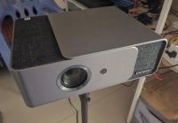 坚果J9家用投影仪怎么样？对比当贝F1哪款好？