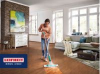 对付顽渍，还原洁净—德国利菲喷雾拖把，就是轻松！
