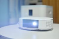 坚果C7投影仪怎么样？和当贝投影D1哪个更适合家用？