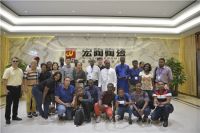 非洲国家记者研修班一行到访宏陶陶瓷参观