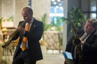 “白玉兰荣誉奖”背后 西蒙李创始人李曦萌的传奇人生