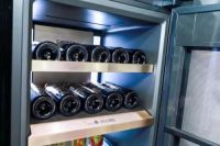 冰吧存酒区不够用？卡萨帝乌镇发布全冷藏大酒区冰吧