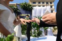 这场集体婚礼，新郎最年轻的52岁，最年长的81岁...