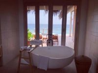 躺在浴缸里看海景是什么感觉？